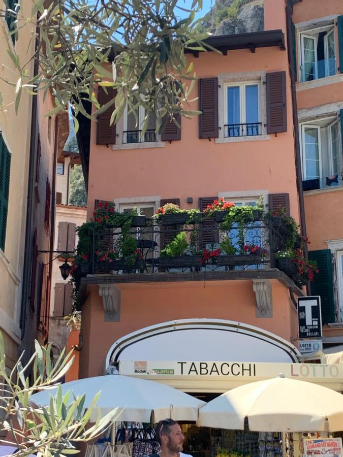 Albergo Ristorante Montebaldo リモーネ・スル・ガルダ エクステリア 写真